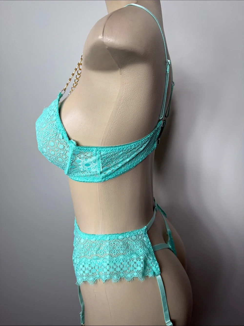 Delicate Lace 5 Piece Lingerie Set with Gold Chain Accents - Aqua